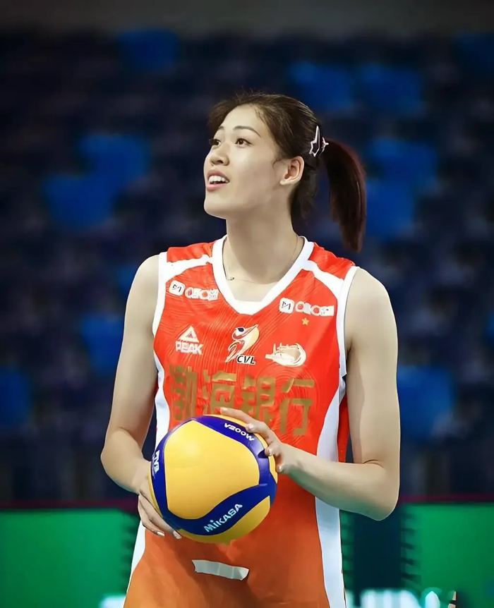 欧冠直播-心疼李盈莹！国家队核心靠保鲜膜+扶他林硬扛，朱婷的悲剧又重演|女排|中国女排|康复|运动员|伤病_新浪体育_新浪新闻
