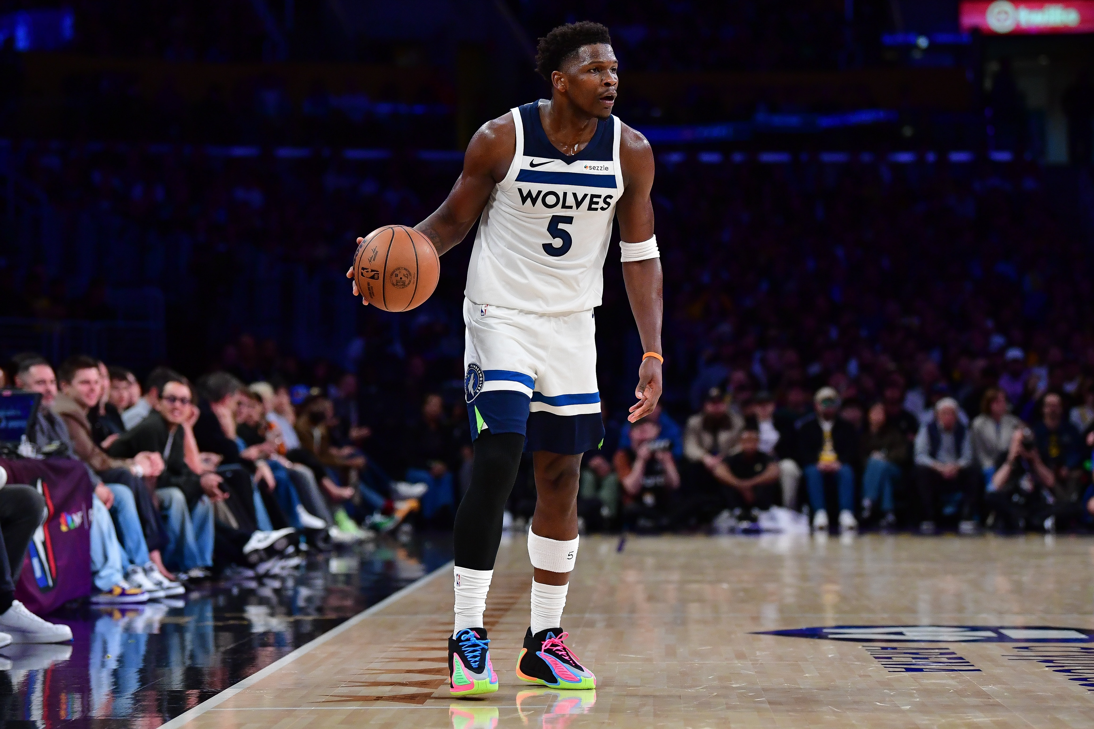 NBA直播-不在状态！爱德华兹半场三分3中0仅拿7分1板2助